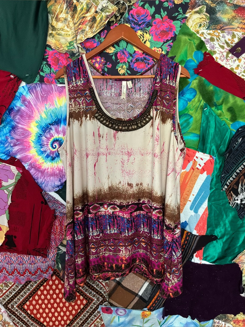 Beaded Neckline Printed Sleeveless Tunic Top - Magenta Multi